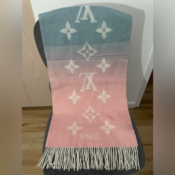 LV Reykjavik Gradient 100% cashmere Scarf - Picture 6 of 7